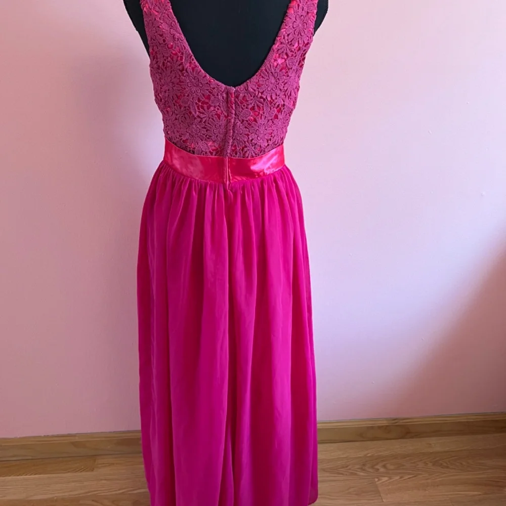 Dress - Picture 2 of 9